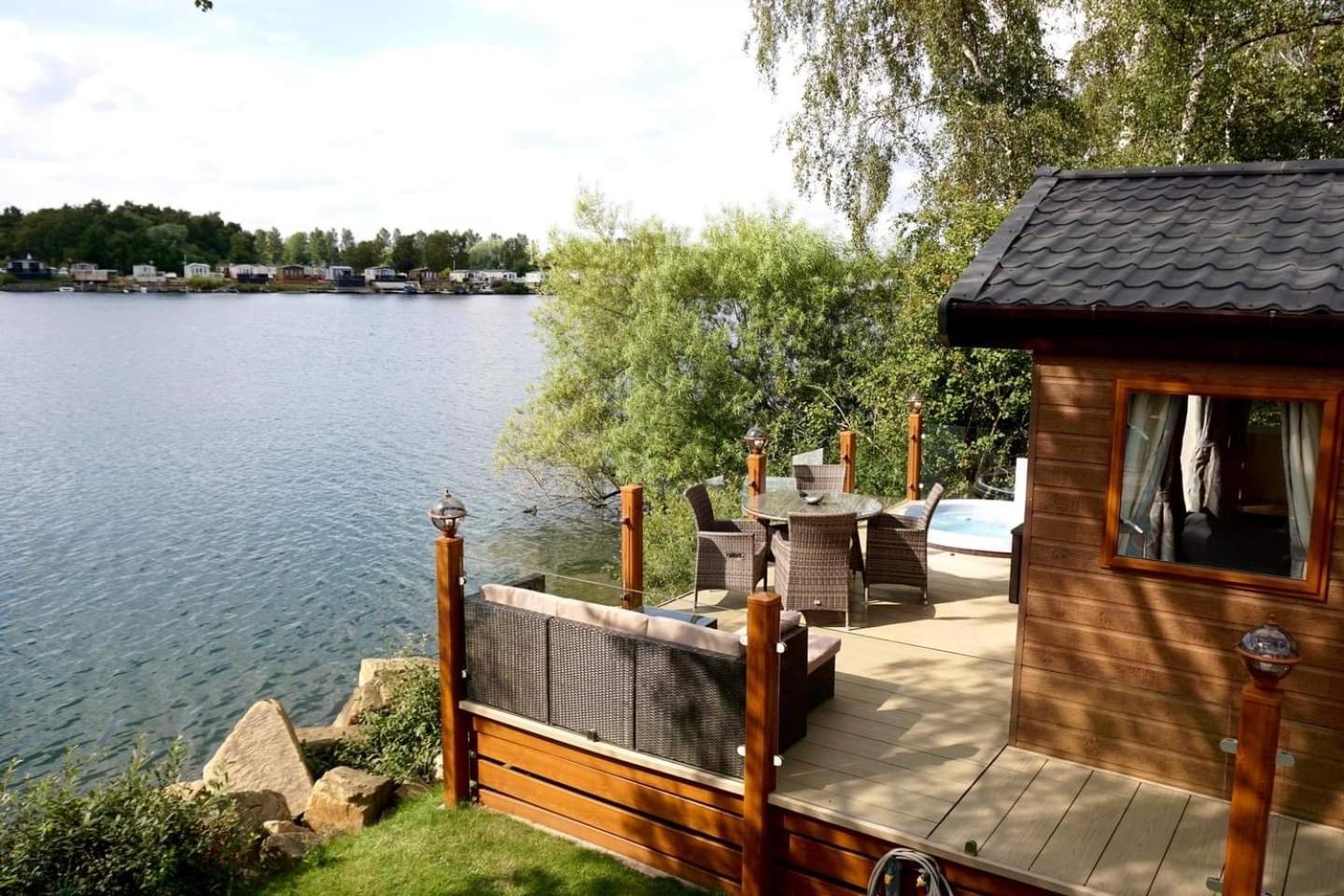 Fable Lodge Tattershall Lakes - Luxury Lakeside Lodge With Hot Tub Extérieur photo