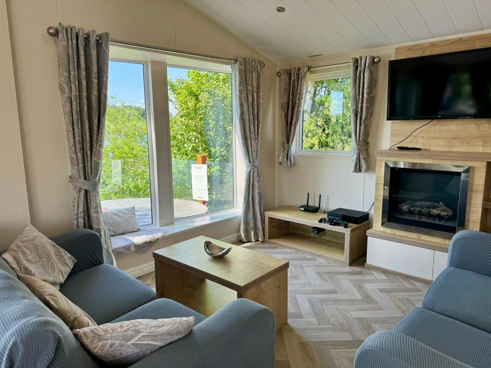 Fable Lodge Tattershall Lakes - Luxury Lakeside Lodge With Hot Tub Extérieur photo