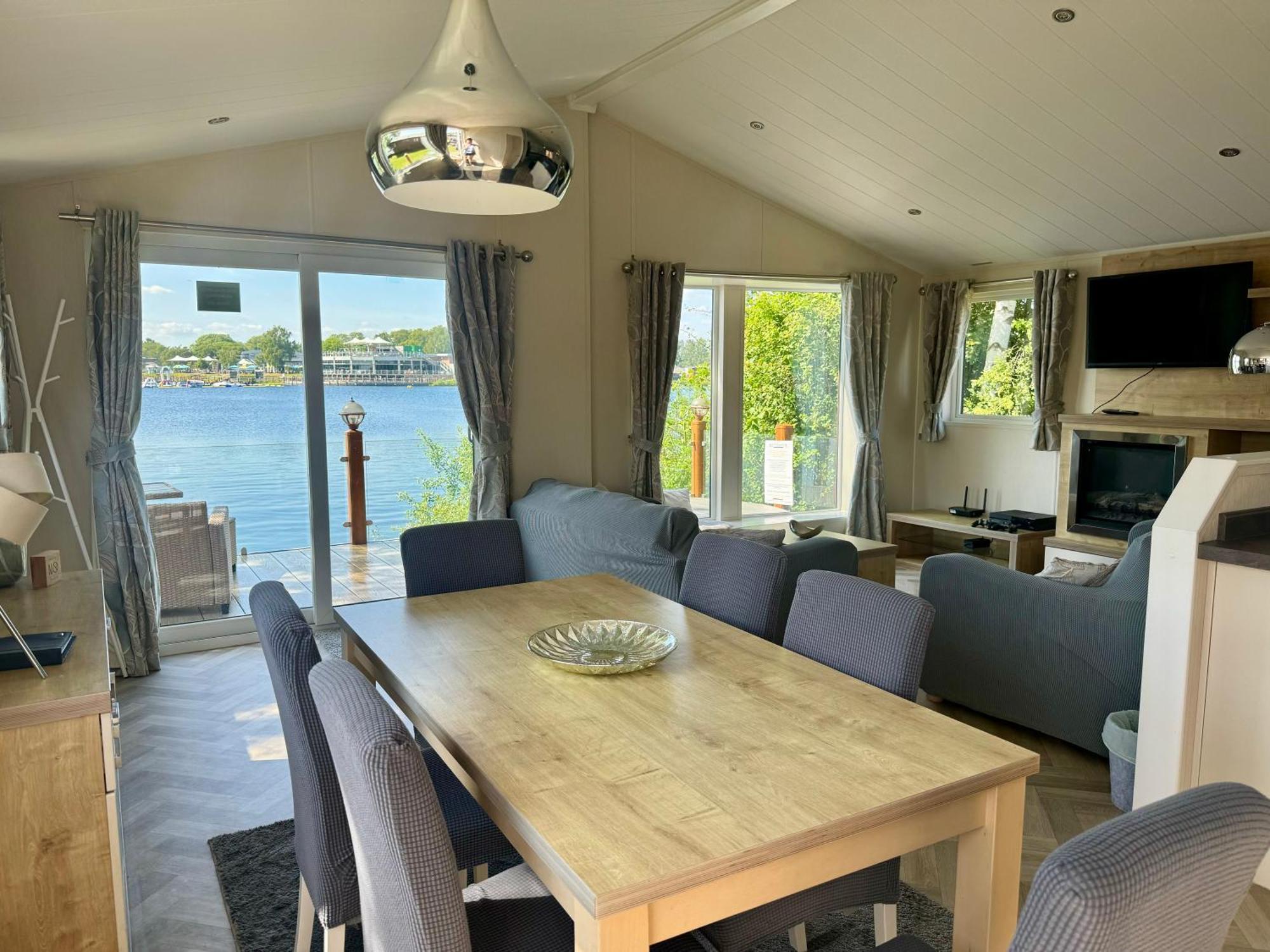 Fable Lodge Tattershall Lakes - Luxury Lakeside Lodge With Hot Tub Extérieur photo